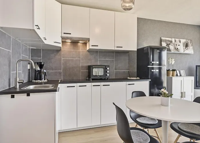 In With Sea Views דירה